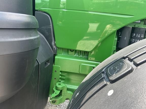 Image of John Deere 8270R equipment image 1