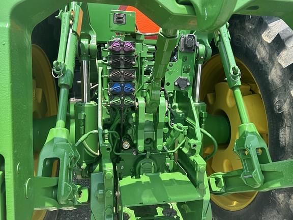 Image of John Deere 8270R equipment image 3
