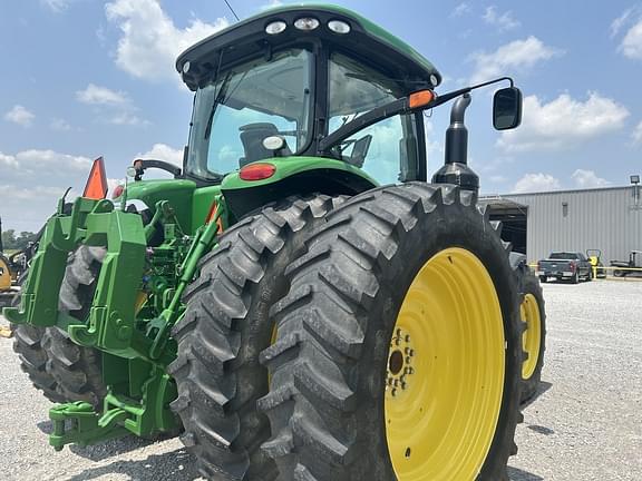 Image of John Deere 8270R equipment image 2