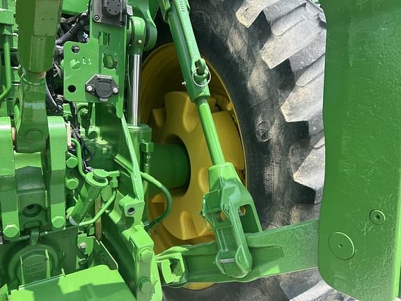 Image of John Deere 8270R equipment image 4