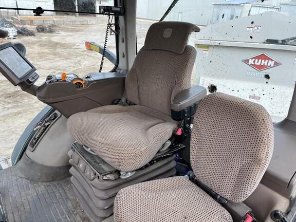 Image of John Deere 8270R equipment image 1