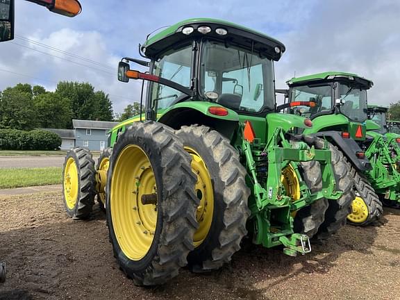 Image of John Deere 8270R equipment image 4