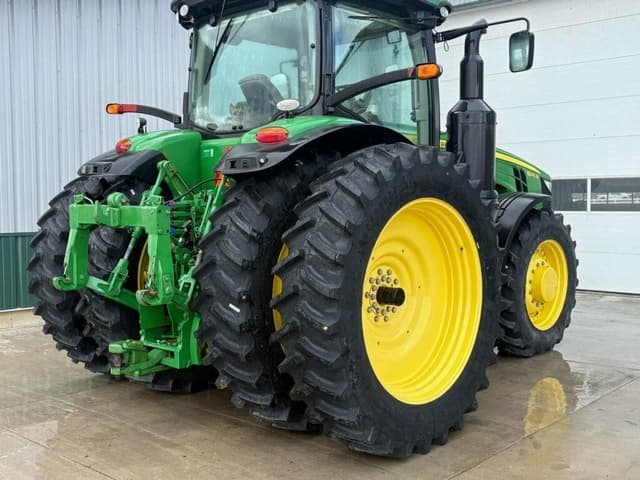 Image of John Deere 8270R equipment image 3