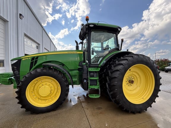 Main image John Deere 8270R