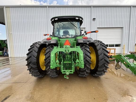 Image of John Deere 8270R equipment image 4