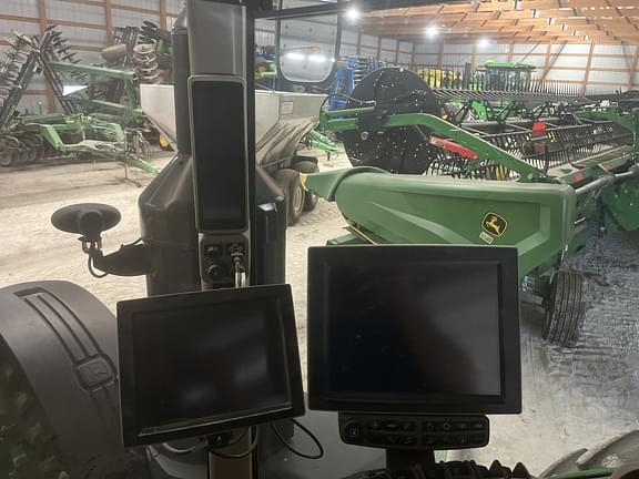 Image of John Deere 8270R equipment image 1