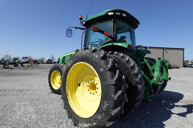 Image of John Deere 8270R equipment image 4