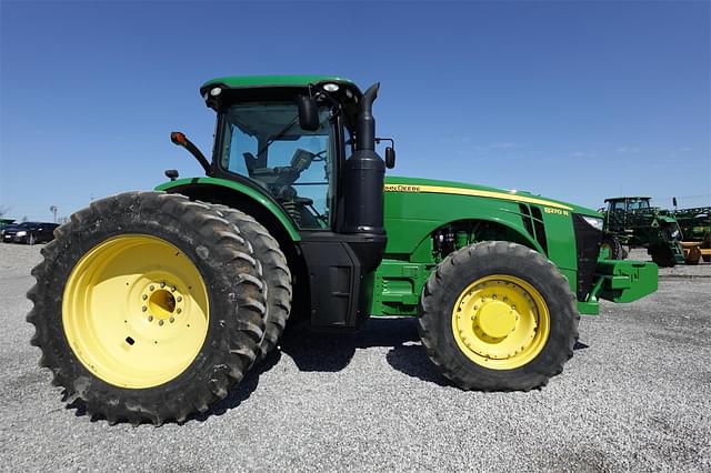 Image of John Deere 8270R equipment image 2