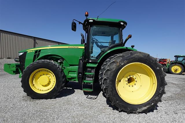 Image of John Deere 8270R equipment image 2