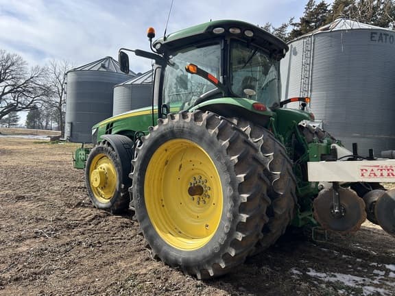 Image of John Deere 8270R equipment image 2