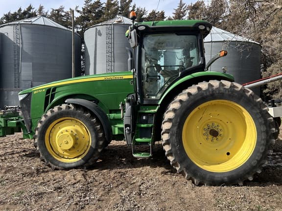Image of John Deere 8270R equipment image 1