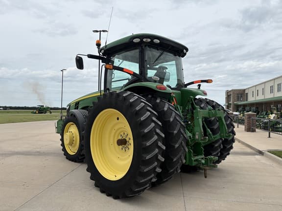 Image of John Deere 8270R equipment image 2