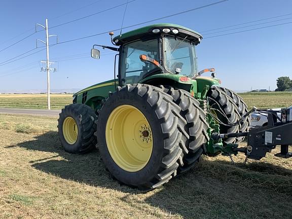 Image of John Deere 8270R equipment image 4