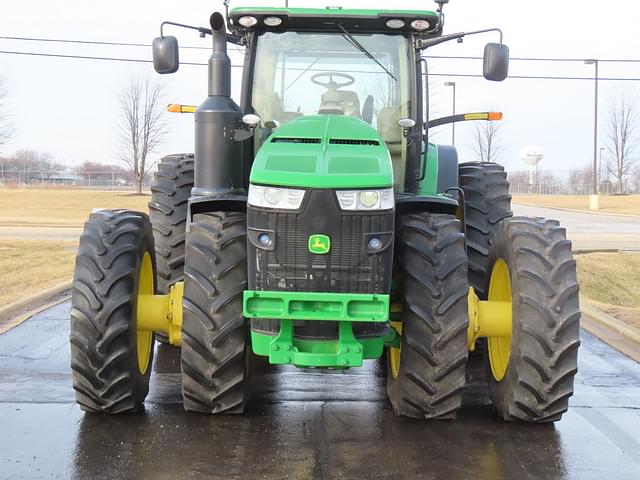 Image of John Deere 8270R equipment image 1