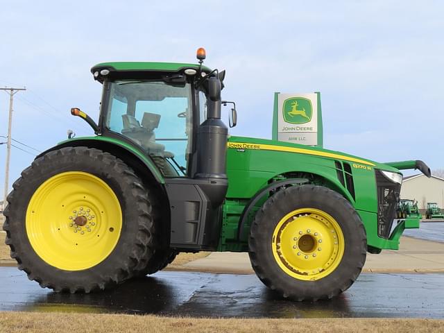 Image of John Deere 8270R equipment image 2