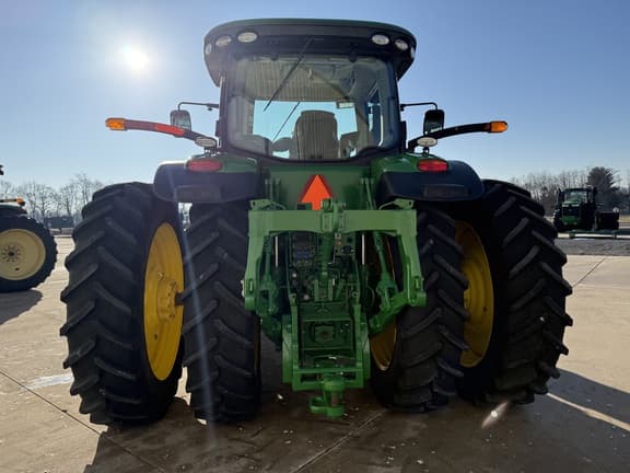 Image of John Deere 8270R equipment image 3