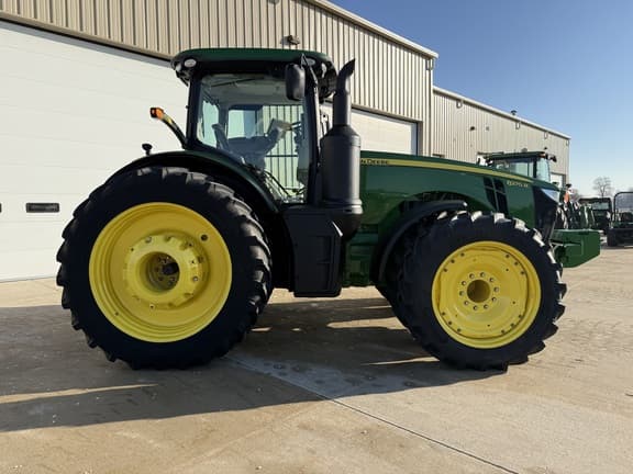 Image of John Deere 8270R equipment image 1