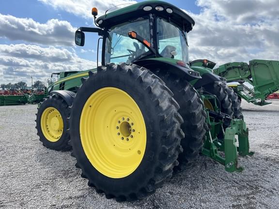 Image of John Deere 8270R equipment image 2