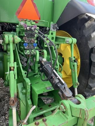 Image of John Deere 8270R equipment image 4