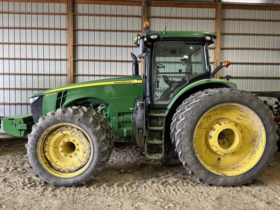 Image of John Deere 8270R equipment image 2