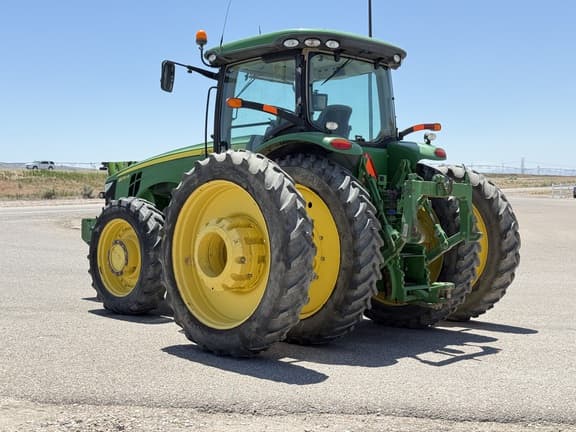 Image of John Deere 8270R equipment image 2