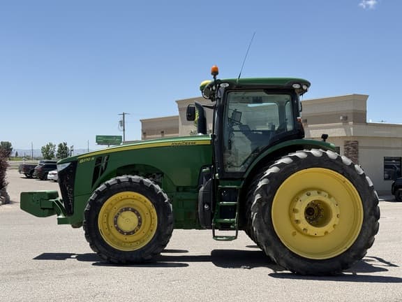 Image of John Deere 8270R equipment image 1