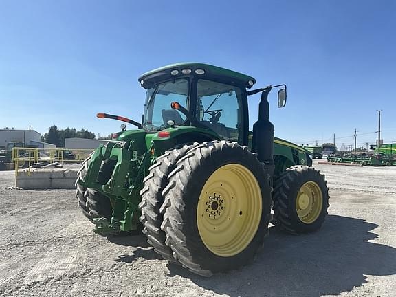 Image of John Deere 8270R equipment image 2