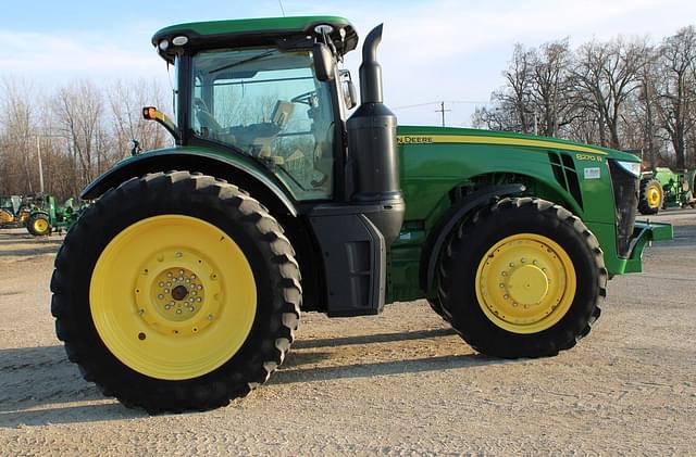 Image of John Deere 8270R equipment image 3