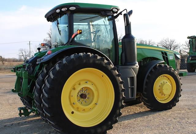 Image of John Deere 8270R equipment image 4