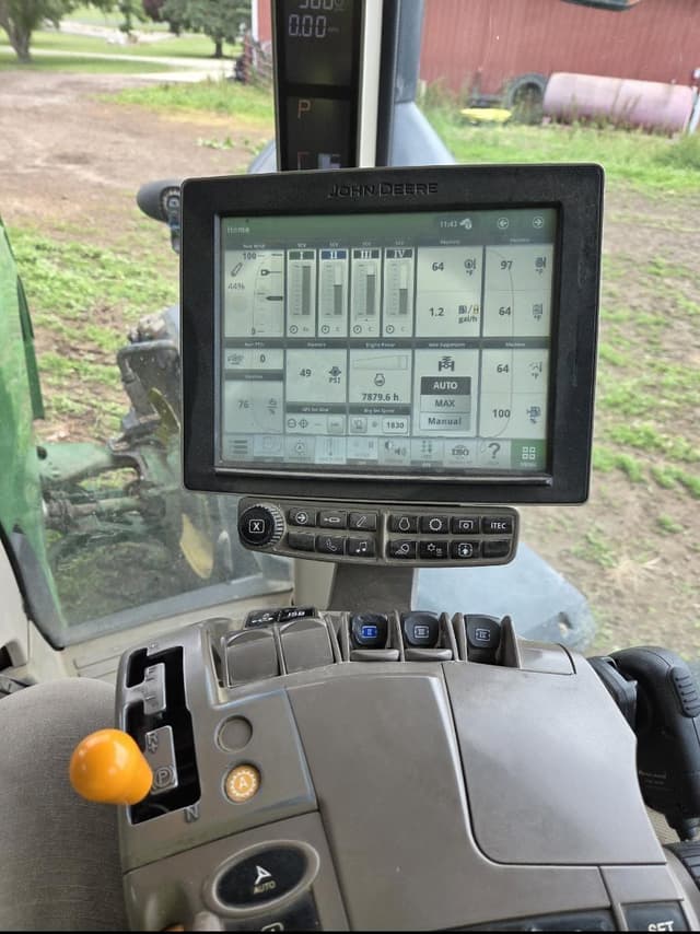 Image of John Deere 8270R equipment image 2