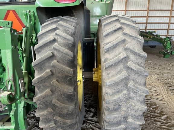 Image of John Deere 8270R equipment image 4