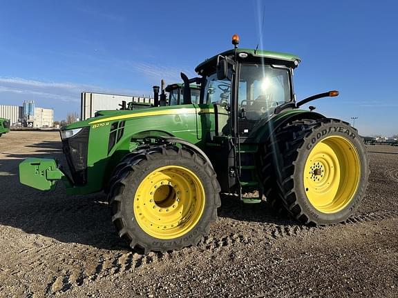 Image of John Deere 8270R equipment image 3