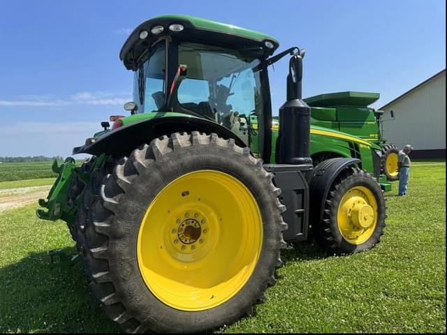 Image of John Deere 8270R equipment image 3