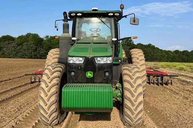 Image of John Deere 8270R equipment image 1