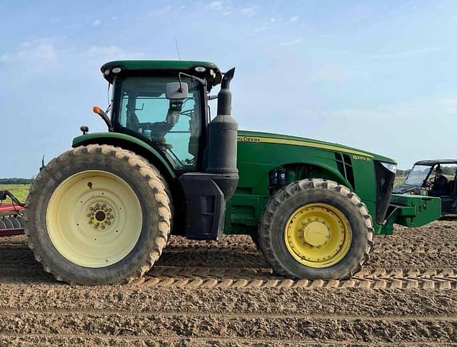 Image of John Deere 8270R equipment image 4