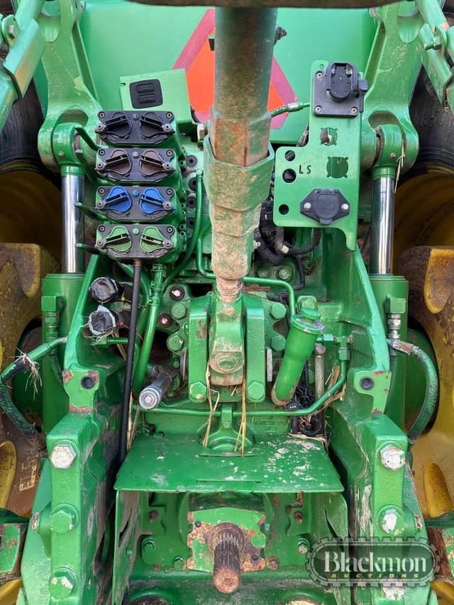 Image of John Deere 8270R equipment image 3