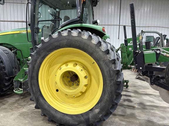 Image of John Deere 8285R equipment image 3