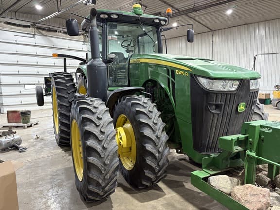 Image of John Deere 8285R equipment image 1