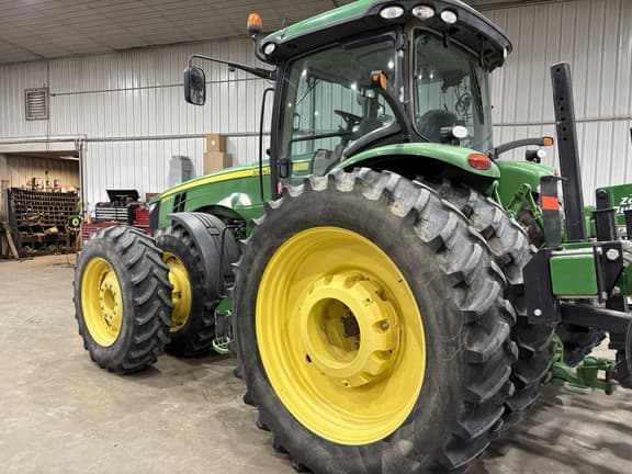 Image of John Deere 8285R equipment image 4