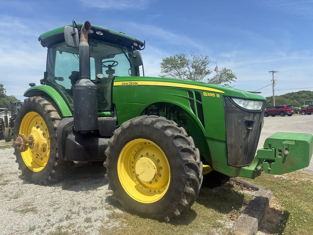 Image of John Deere 8285R Image 0