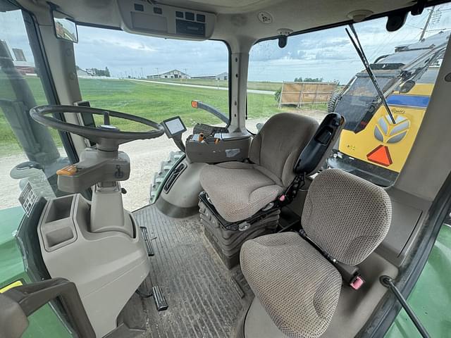 Image of John Deere 8285R equipment image 2