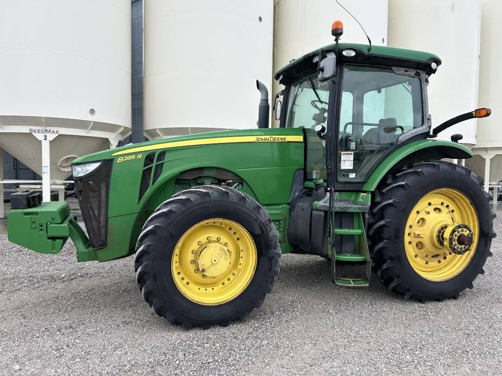 2014 John Deere 8285R Equipment Image0