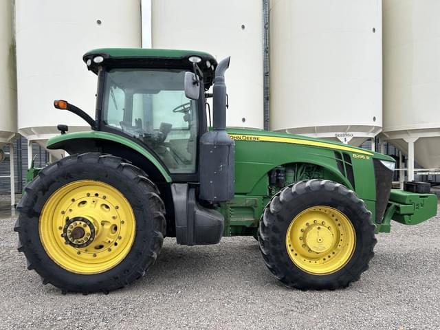 Image of John Deere 8285R equipment image 3