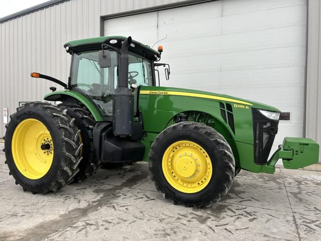 Image of John Deere 8285R equipment image 1