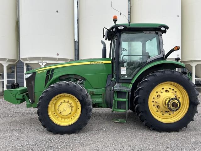 Image of John Deere 8285R equipment image 2