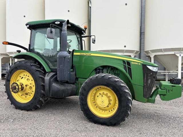 Image of John Deere 8285R equipment image 1