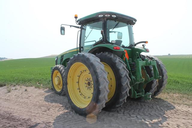 Image of John Deere 8285R equipment image 2