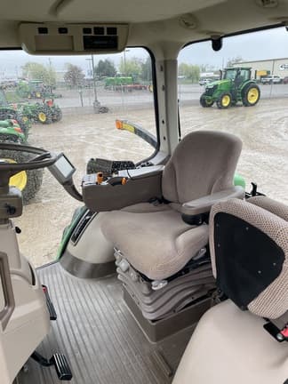 Image of John Deere 8285R equipment image 2