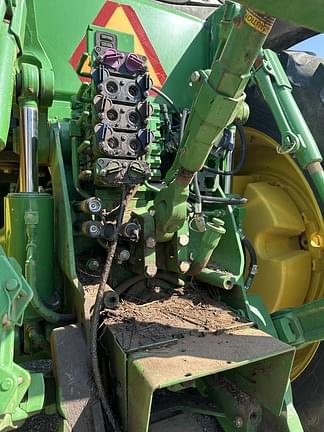 Image of John Deere 8285R equipment image 4