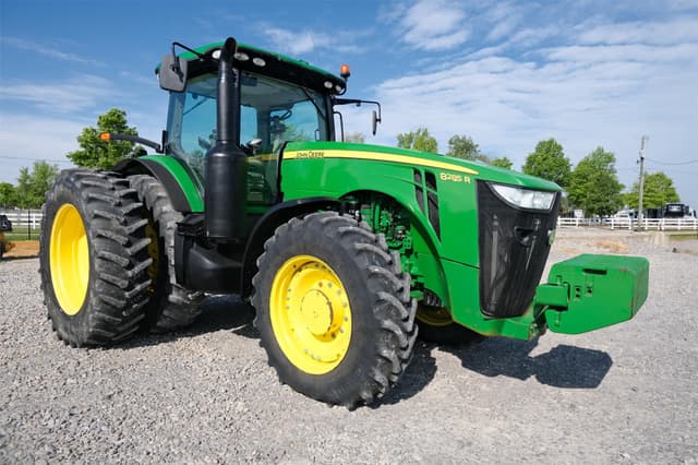 Image of John Deere 8285R equipment image 1